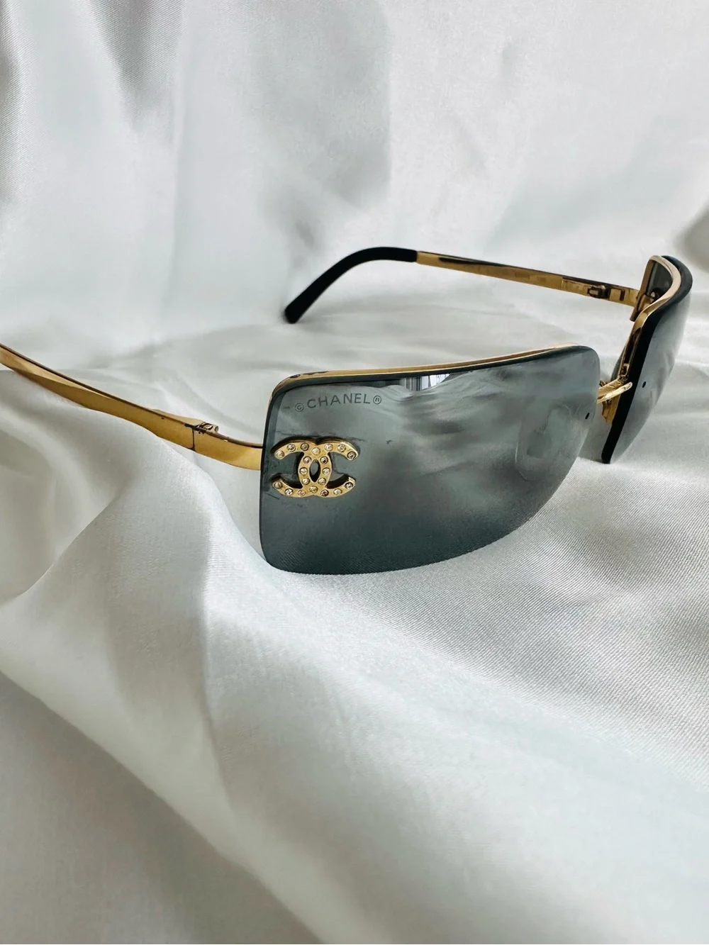 Rare 𝑪𝑯𝑨𝑵𝑬𝑳 Gold-Tone Frame Grey Mirror Sunglasses with CC Crystal #145